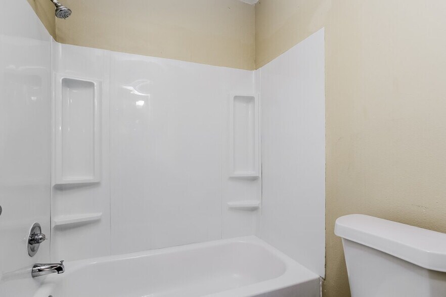 Building Photo - 3425 Benfield Dr