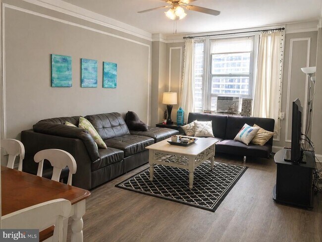 Building Photo - 2031 Locust St