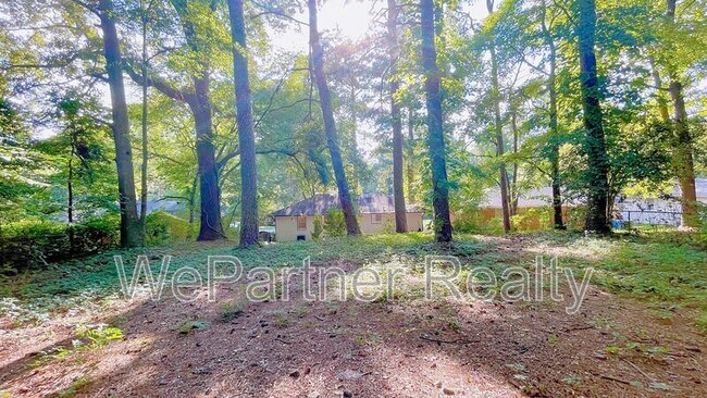 Building Photo - 2744 Fairlane Dr SE