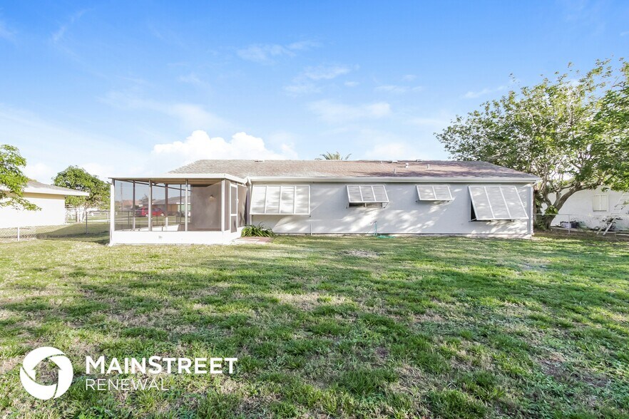 Building Photo - 2680 Roxbury Cir