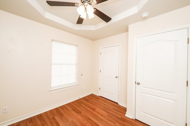 Building Photo - 1000 Ranchway Dr