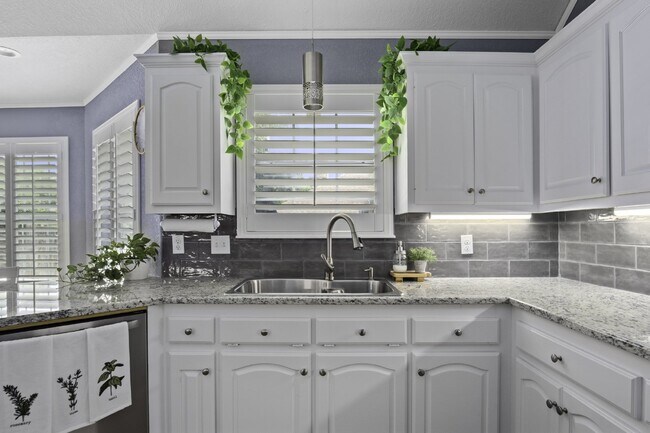 Building Photo - "Spacious 4-Bedroom Home with 3 Full Baths...