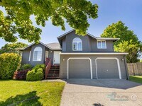 Building Photo - Stunning 3 bedroom 3 bathroom Home