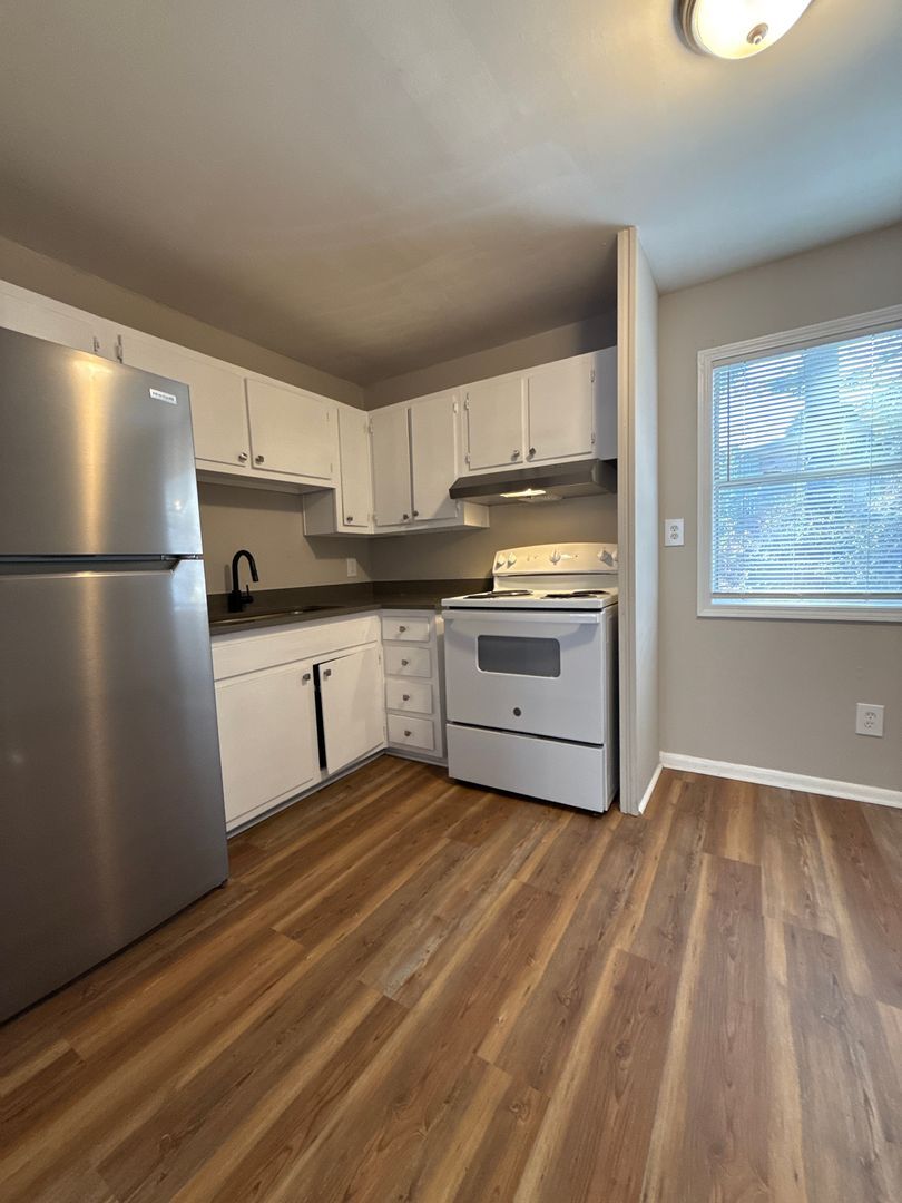 Building Photo - 1609 Line Cir