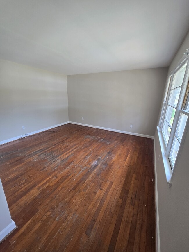 Building Photo - 314 Edward Ave