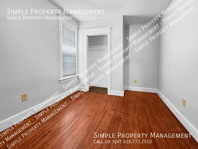 Building Photo - 1008 Baxter St SE