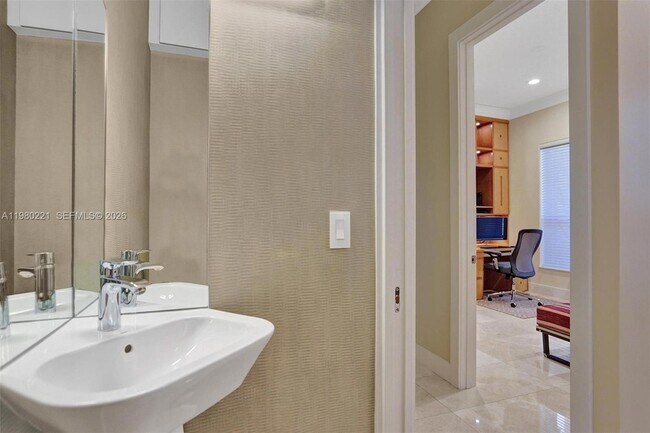 Building Photo - 1529 Shoreline Way