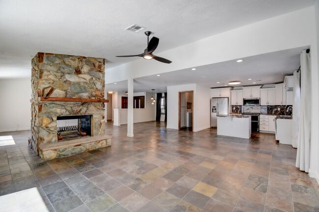 Building Photo - Must See 3-bedroom home! Solar! Pool!