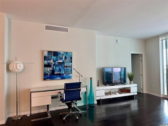 Building Photo - 1800 N Bayshore Dr