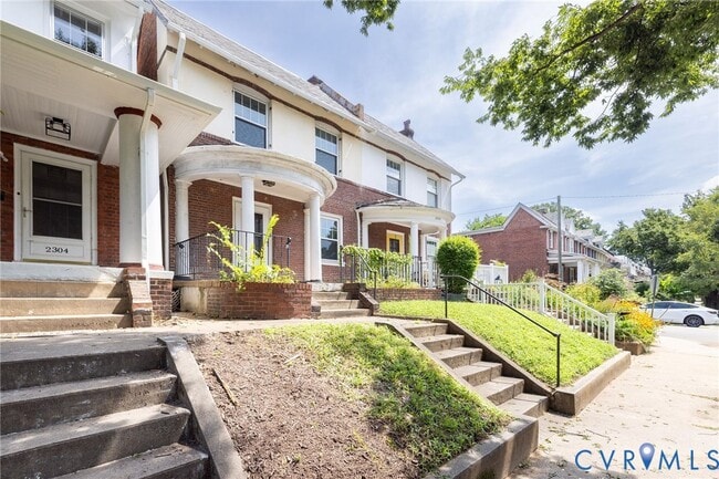 Building Photo - 2302 Maplewood Ave