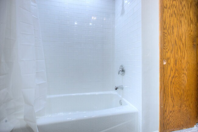 Building Photo - 5715 N Cicero Ave