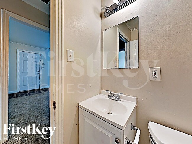 Building Photo - 2219 S Hall Rd