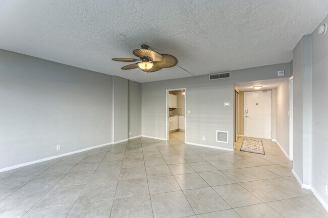 Building Photo - 2900 NE 30th St