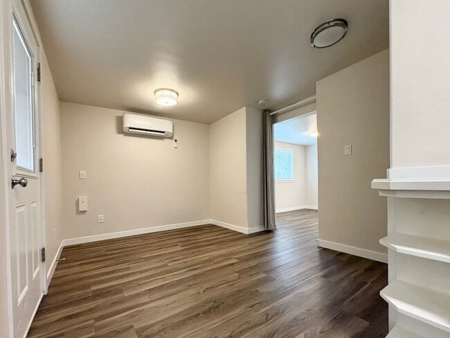 Building Photo - 330-332 S 1080 E