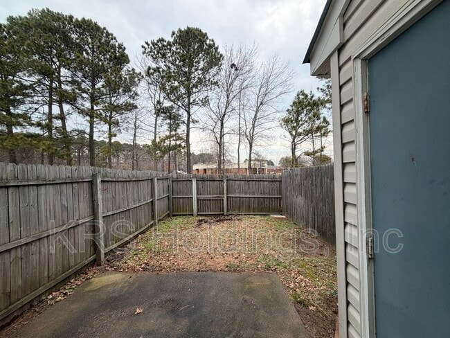 Building Photo - 30 Terri Sue Ct