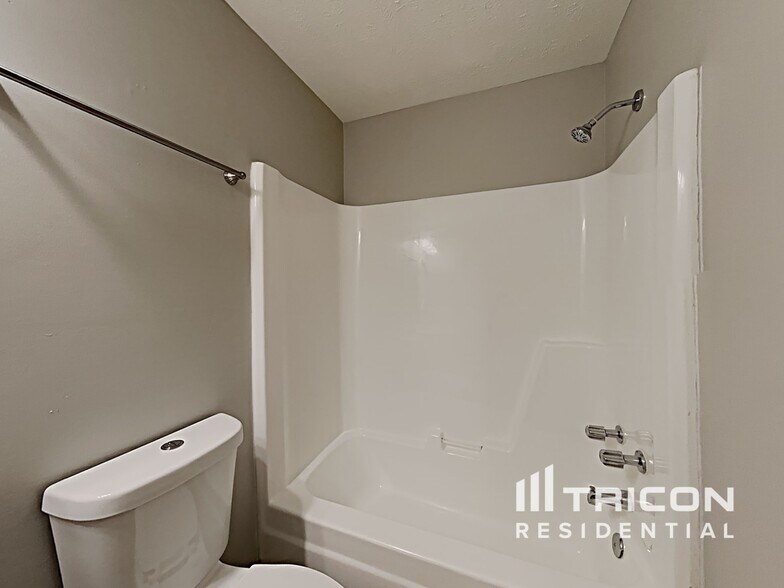 Building Photo - 715 Alisa Cove