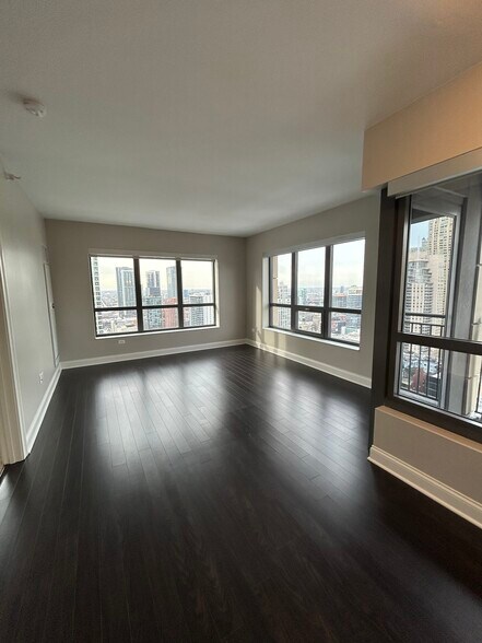 Primary Photo - 68 W Hubbard St
