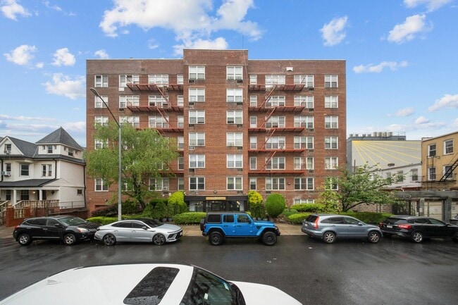 Primary Photo - 720 E 31st St