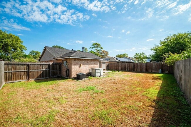 Building Photo - 10906 Maple Rock Dr