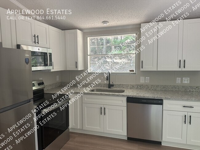 Building Photo - 115 Larch Cir