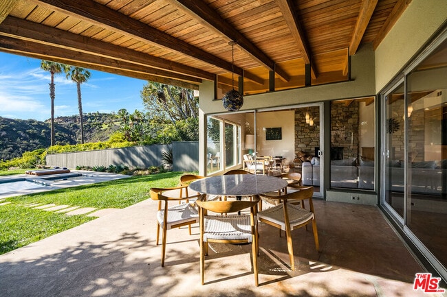 Building Photo - 2431 Carman Crest Dr