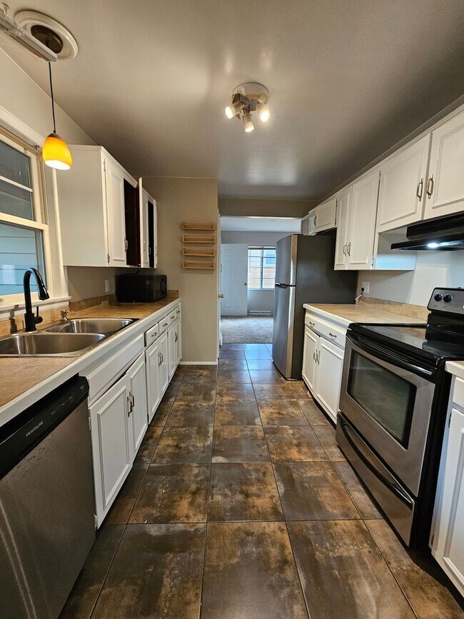 Building Photo - Virginia Village 4 Bed 3 Baths Large Yard Attached Garage Super Spacious!