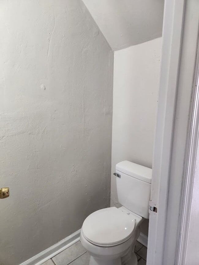 Building Photo - Newly Remodeled