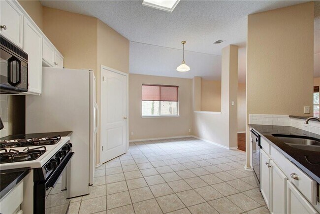 Building Photo - 16510 Denise Dr