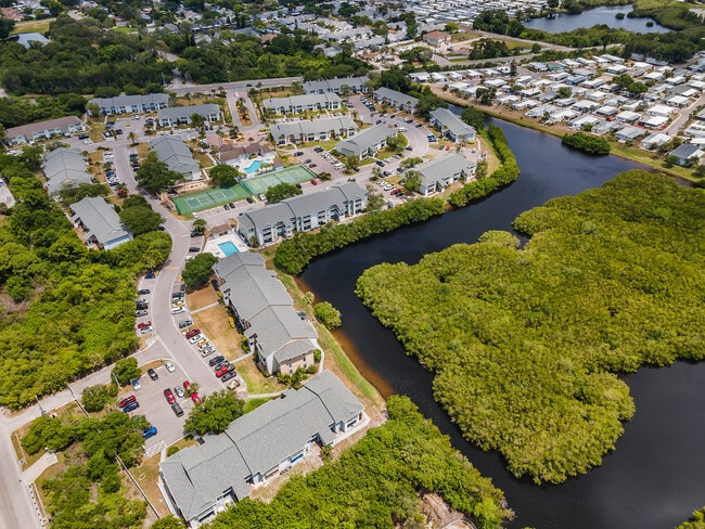 Building Photo - 455 Alt 19