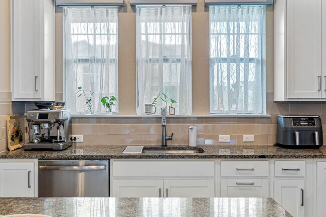 Building Photo - 9325 E 58th Dr