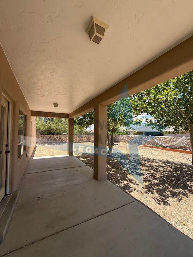 Building Photo - Beautiful 3-Bedroom Southwestern-Style Home!