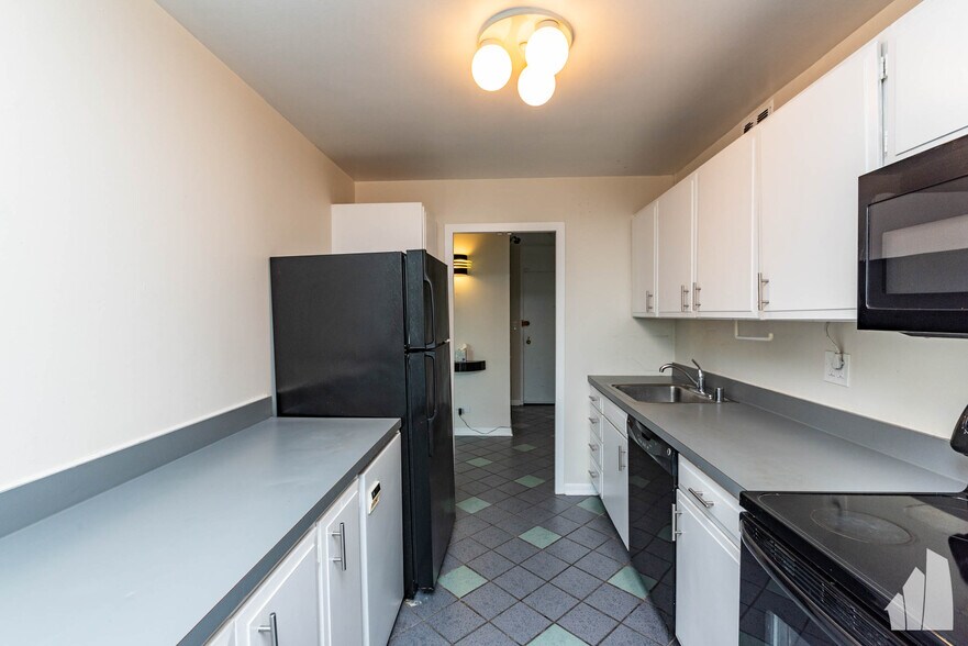 Building Photo - 5455 N Sheridan Rd