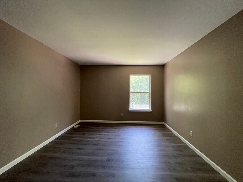 Building Photo - 636 Canary Estates Dr