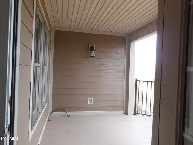 Building Photo - 341 Coldwater Dr
