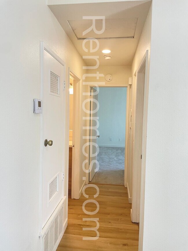 Building Photo - 9489 Fairgrove Ln