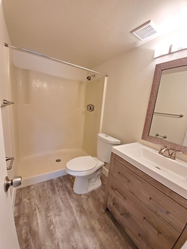 Building Photo - 6040 Shaker Wood Cir