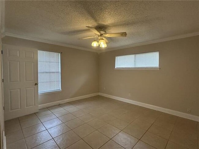 Building Photo - Three Bedroom, Two Bath