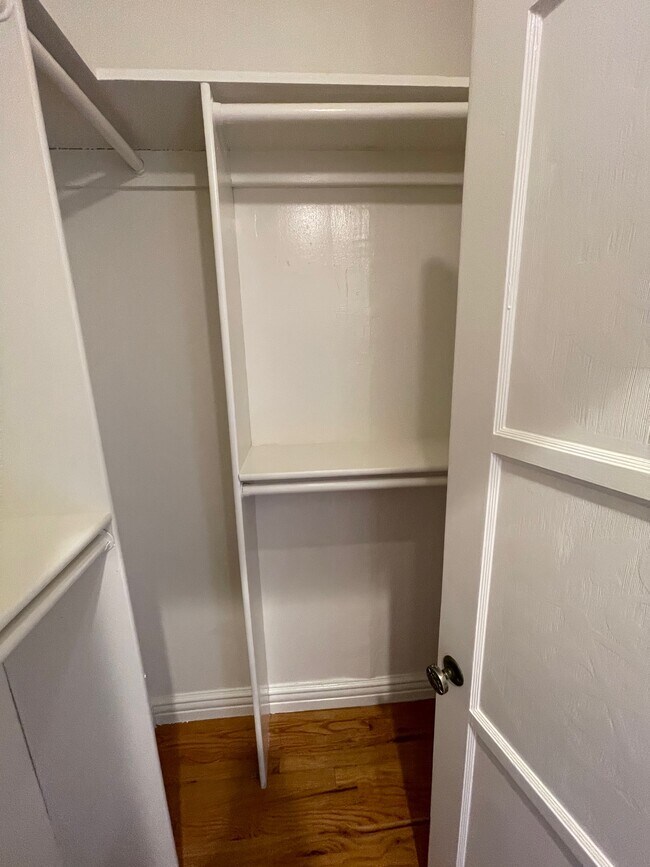 Building Photo - 152 S Peck Dr