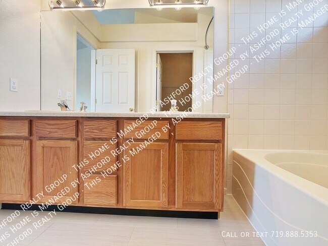Building Photo - 3314 Castellon Dr