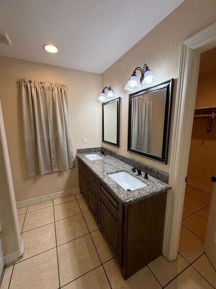 Building Photo - 318 Manor Ave