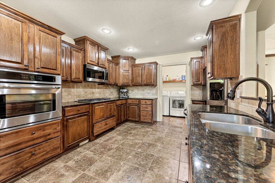 Building Photo - 3400 SW Briar Creek Ave