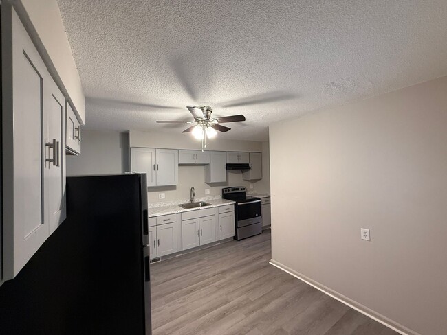 Building Photo - 3 Bed 2 Bath House