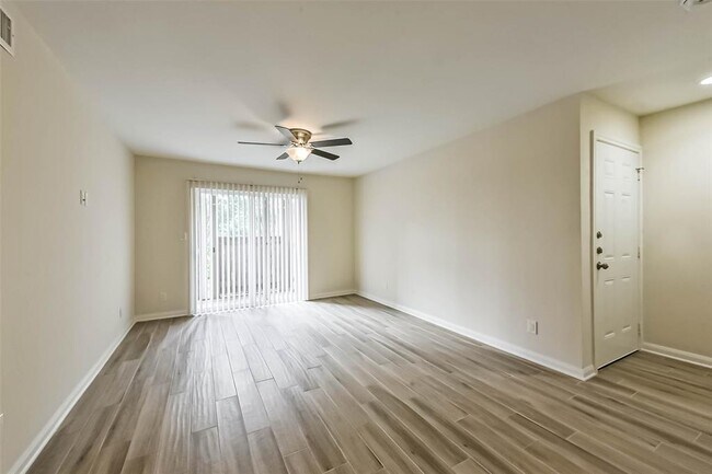 Building Photo - 1860 White Oak Dr