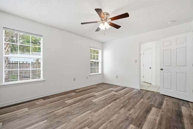 Building Photo - Renovated Home in Niceville!