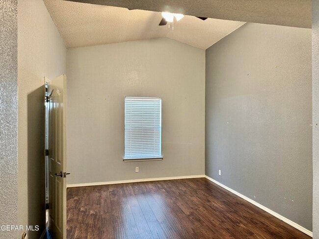 Building Photo - 881 Dakota River Ave