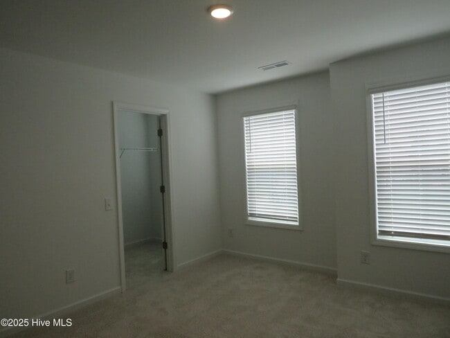Building Photo - 370 Summer Wind Wy