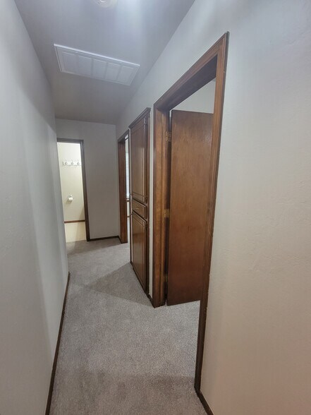 Building Photo - 813 Waterview Rd