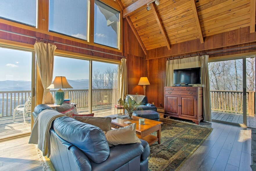 main floor living are - 1225 Becky Mountain Road