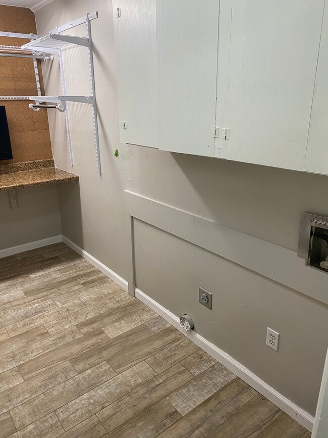 Building Photo - 4010 Honeysuckle Ln