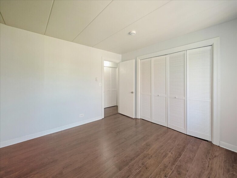 Building Photo - 350 S Main St